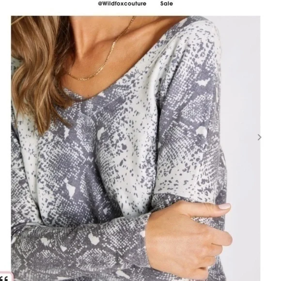 WILDFOX Python Stripe Daphne V-Neck long sleeve top - Picture 9 of 13